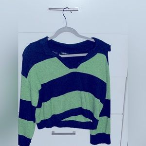 cropped sweater, selling because I didn’t like the way it fit, unfortunately! 😌